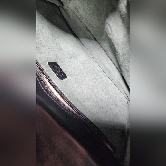 Loewe leather clutch with suede interior. - Picture 7 of 15